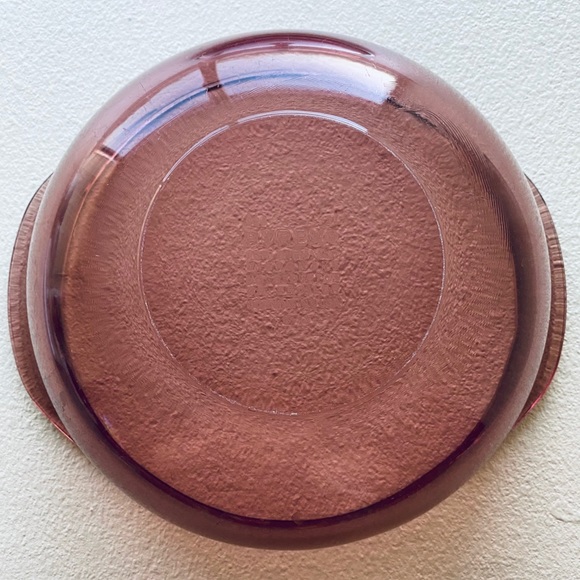 SOLD! VTG? Pyrex cranberry 2L casserole dish - Picture 7 of 12